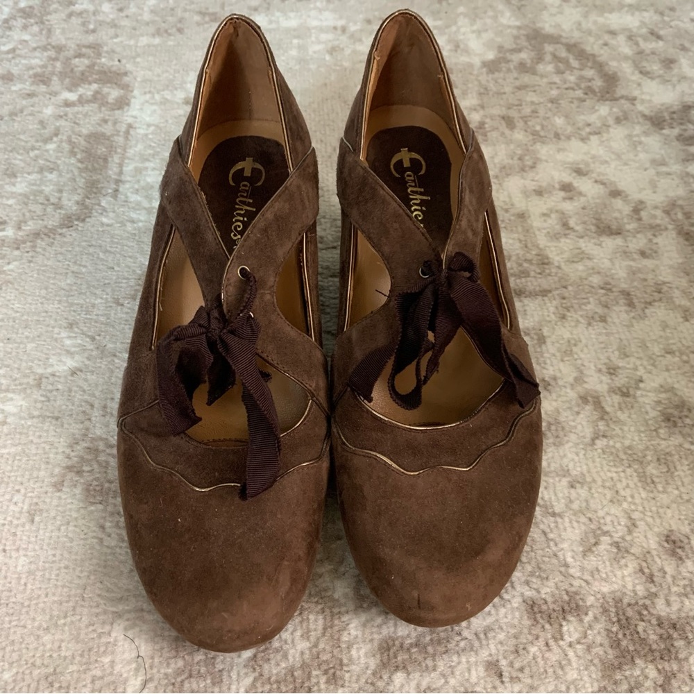 Earthies Brown Suede Retro Heels